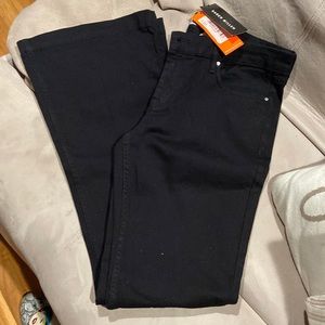 Karen Mullen Black Flared Jeans they are for a tall girl.